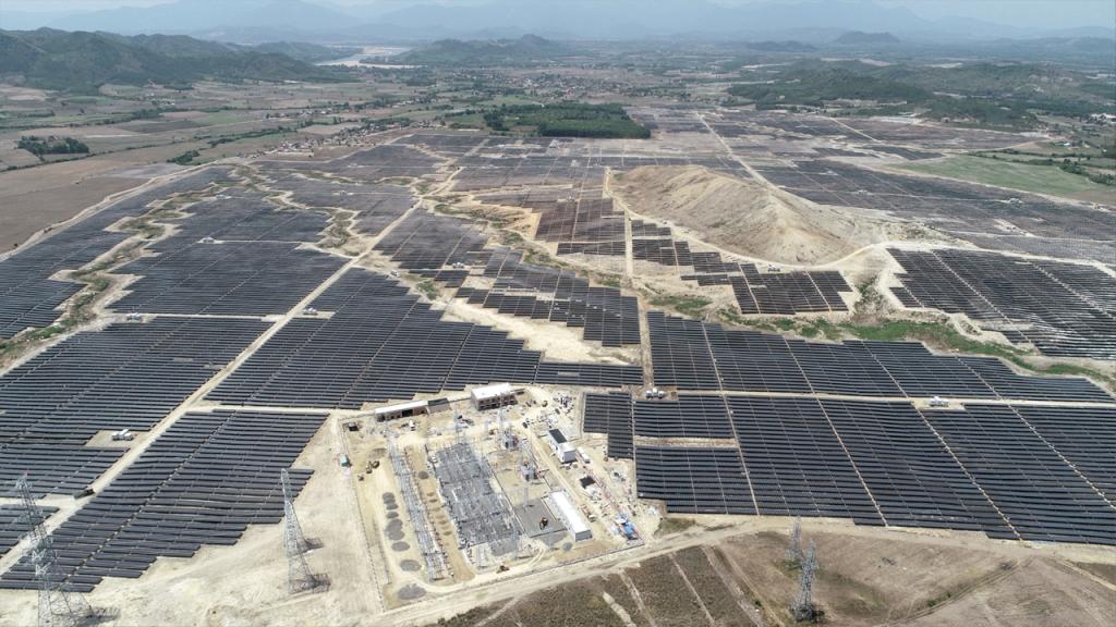 Aerial view of Hoa Hoi solar panel arrays