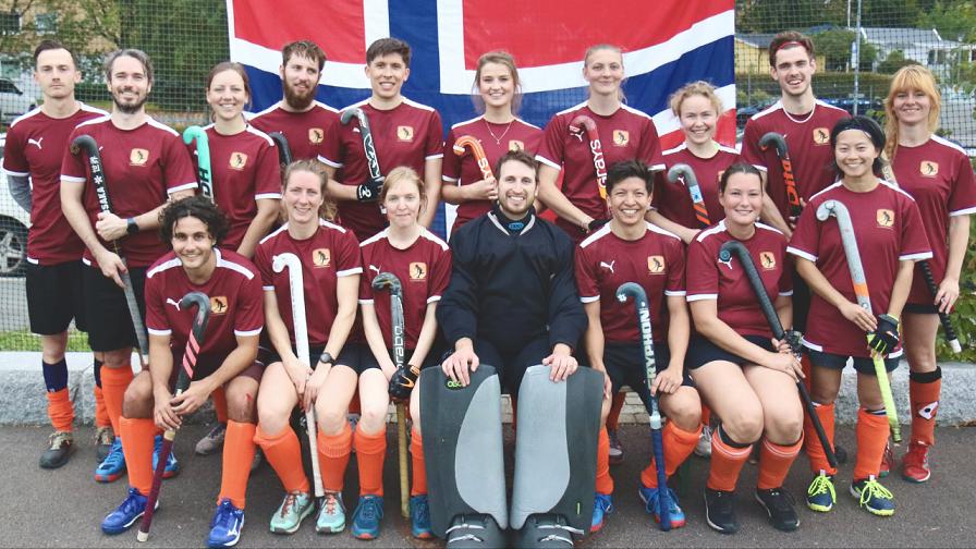 Group picture of philippe and landhockey team