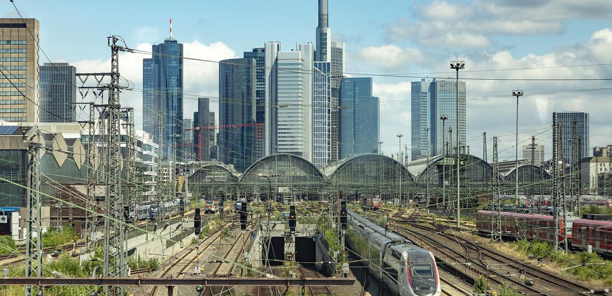 AFRY Verkehrsinfrastruktur_Bahnhof Frankfurt Skyline