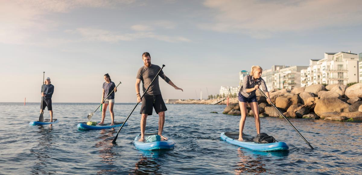 A group of people who ride SUP outside Malmö