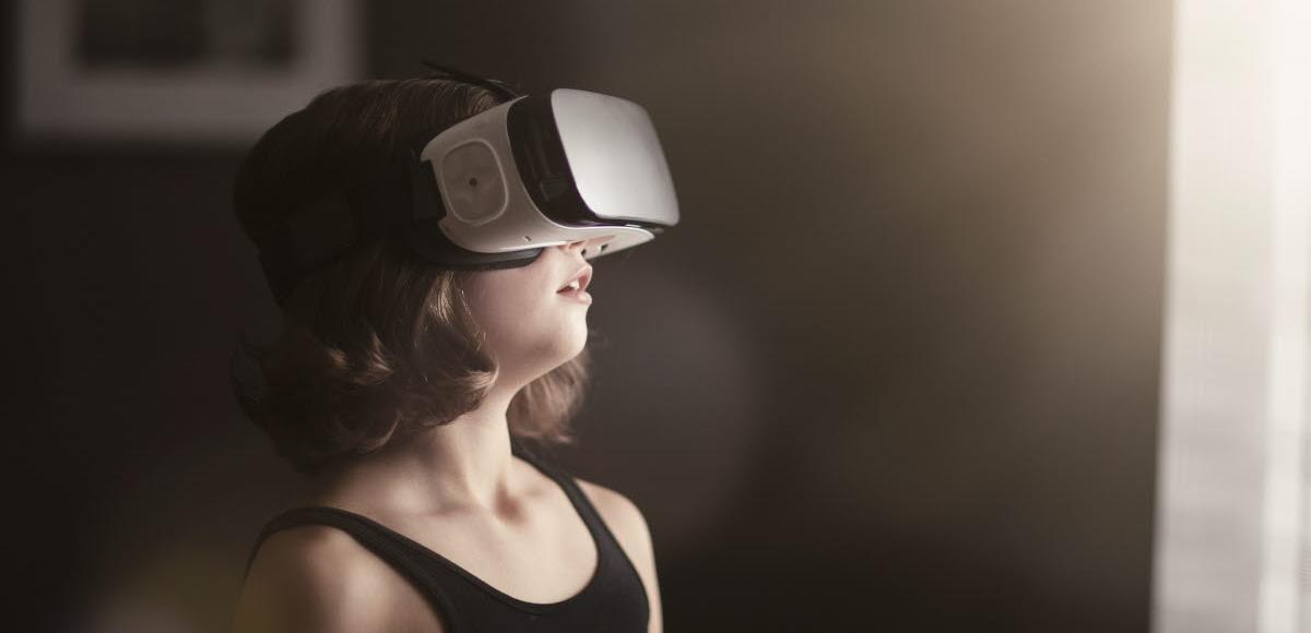 Child with VR glasses