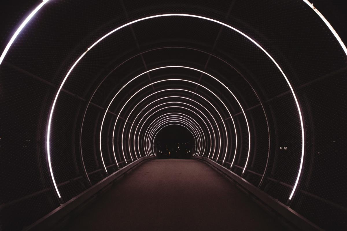 Concentric rings of light as a tunnel