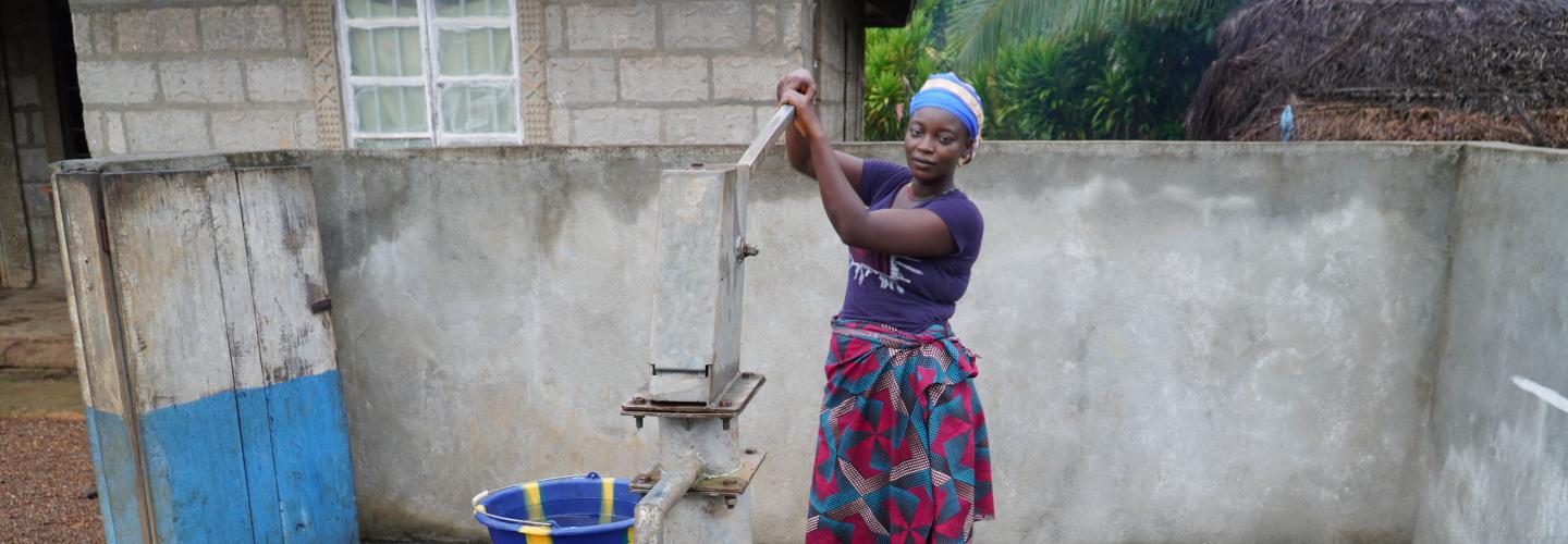 Sierra Leone Woman. Photo: Engineers Without Borders