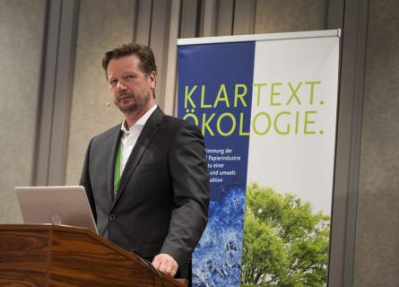 Arne Kant hält Vortrag