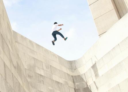 Man jumping between buildings