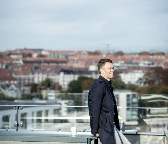 Anders Bergstrøm kigger udover Risskov i Aarhus