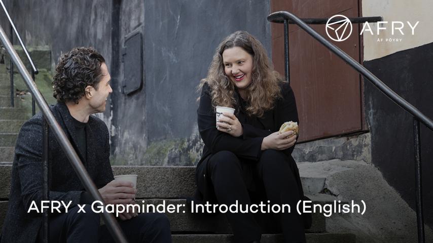 Jonas Gustavsson speaks with Anna Rosling Rönnlund on steps whilst drinking coffee